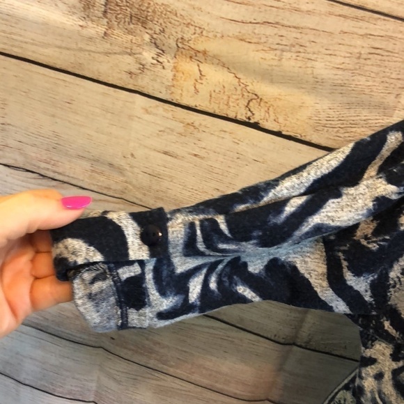 Clara Sun Woo Top Short Sleeves Swirls of Blue Size XS - Picture 3 of 8